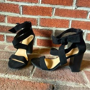 LC 4” black open toe block heels